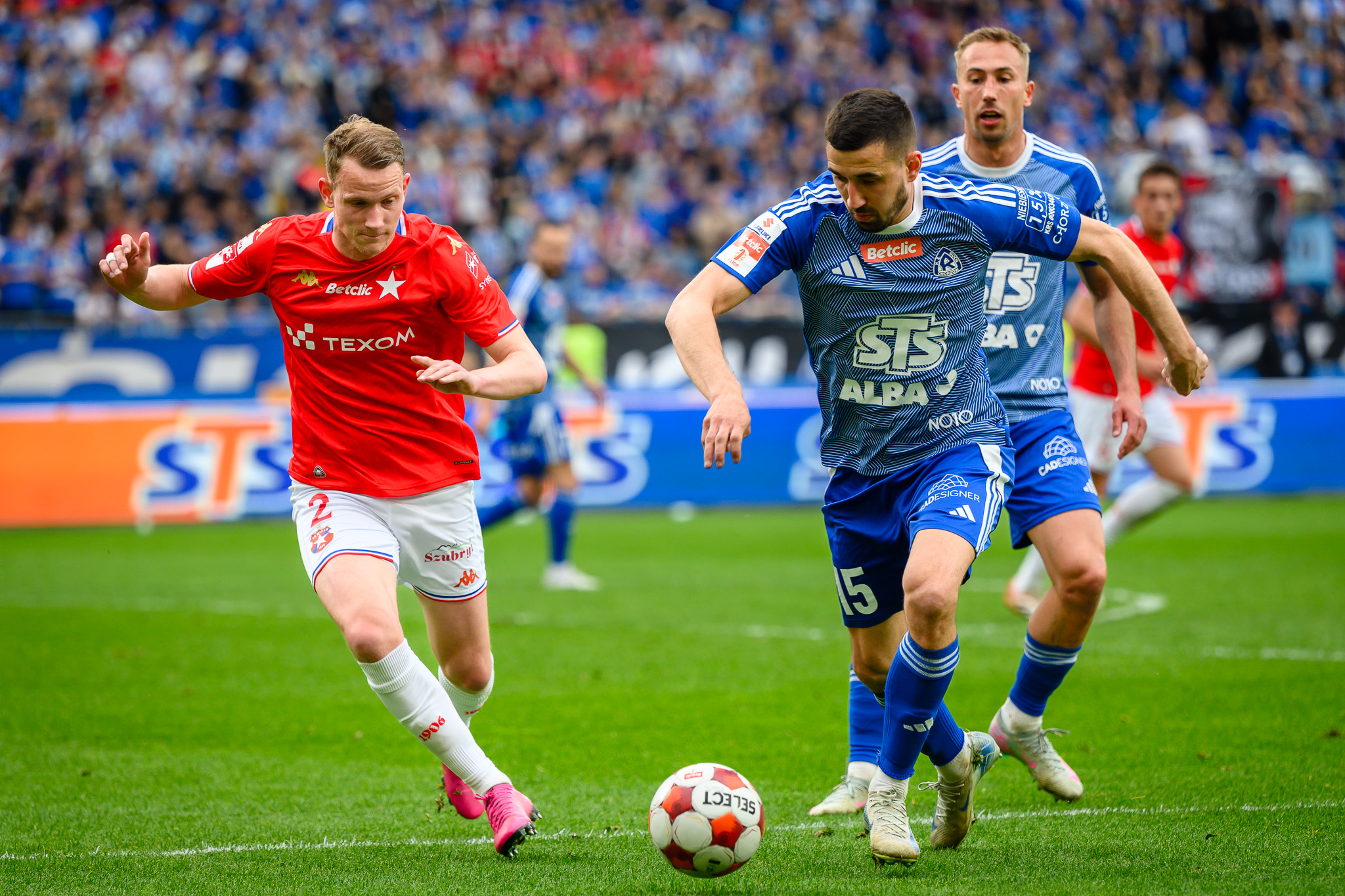 Julian Lelieveld i Martin Konczkowski z Wisły Kraków i Ruchu Chorzów